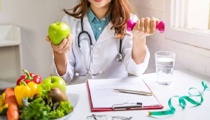 پزشک متخصص تغذیه: راهنمای کامل انتخاب بهترین دکتر تغذیه