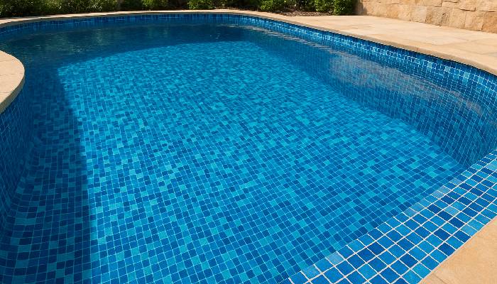 کاشی استخری در کرج | زیبایی و دوام استخرهای شما با بهترین انتخاب